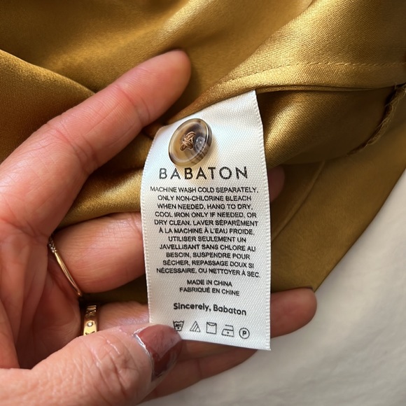 SOLD Babaton blouse gold shirt aritzia - Picture 5 of 5